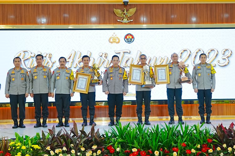 Polda Kalbar Mendapat Penghargaan Juara III Lomba Pengawasan Melekat