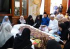 Melayat ke Rumah Duka Istri Bupati Rohil, Gubernur Riau Baca Yasin dan Berdoa