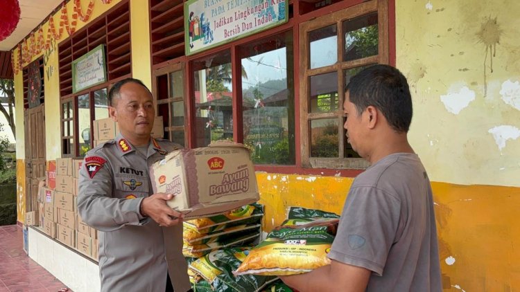 Di Tengah Bencana, Brimob Riau Bawa Harapan : Sembako dan Air Bersih untuk Warga Terdampak