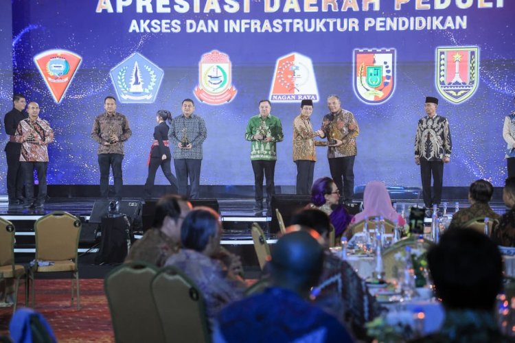 Walikota Pekanbaru, Agung Nugroho Raih Penghargaan Peduli Akses dan Infrastruktur Pendidikan 2026